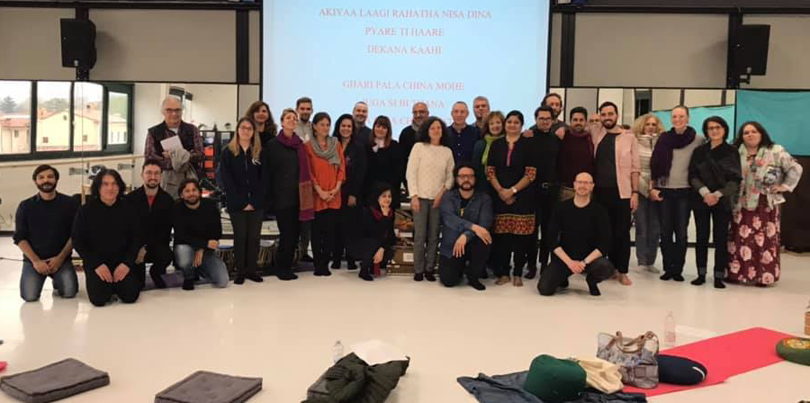 La musica e la disponibilità Dr. P.V. Mano Manjarie incontra Hanuman con più di quaranta allievi. L’inizio di un nuovo&nbsp;progetto…