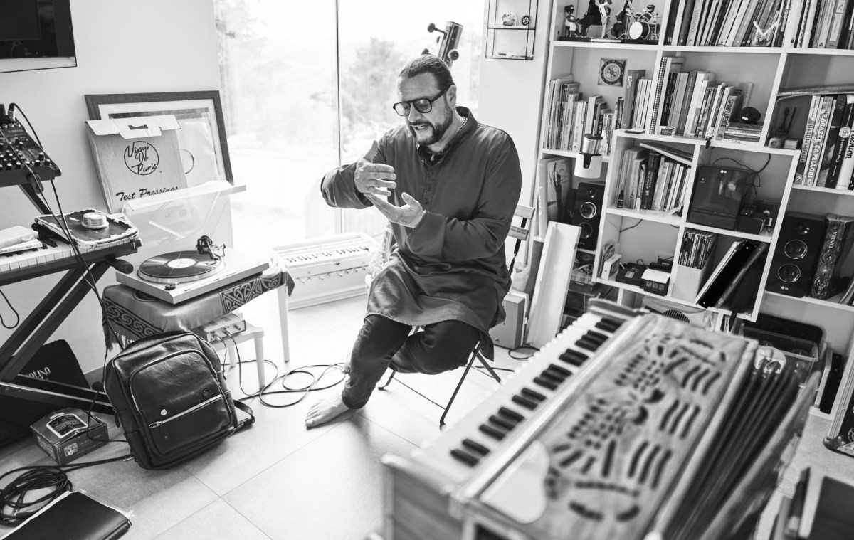 Caorle. “Surrealismo e Fantastico: the infinite madness of deams” ospita Alan Bedin con Musica&nbsp;Spontanea